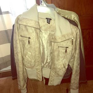 Nice accessory jacket! Only wore once.